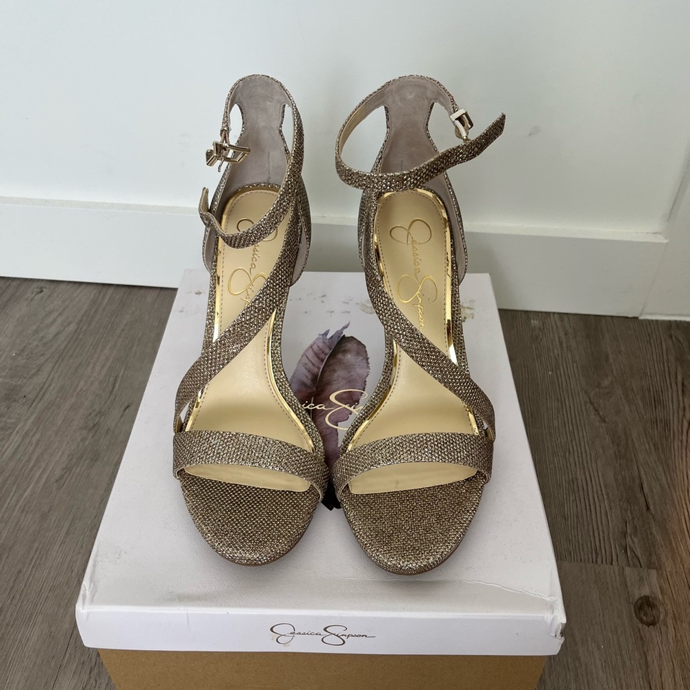 Jessica Simpson Women's gold spekle Strappy Sandals